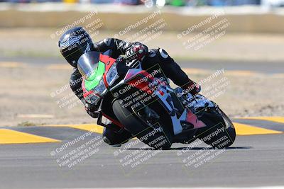 media/Oct-09-2022-SoCal Trackdays (Sun) [[95640aeeb6]]/Turn 2 (1110am)/